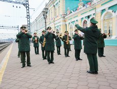 На перроне играл оркестр ГУ МЧС по Иркутской области