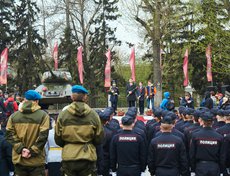 Основные мероприятия Дня Победы начались у танка «Иркутский комсомолец».