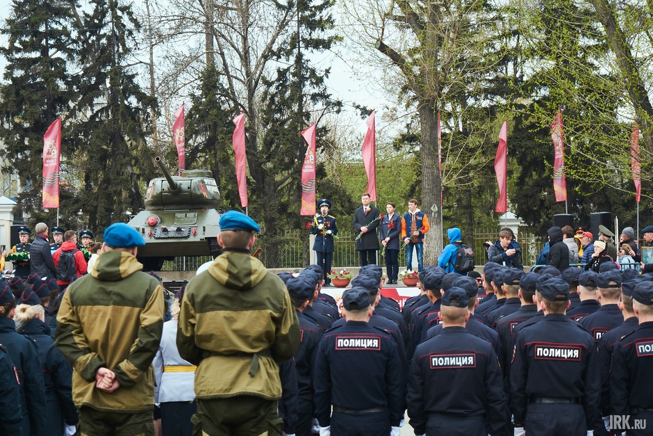 Основные мероприятия Дня Победы начались у танка «Иркутский комсомолец».