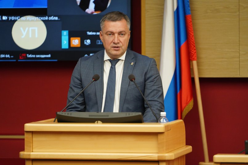 Губернатор Иркутской области Игорь Кобзев во время отчета о работе правительства в 2021 году