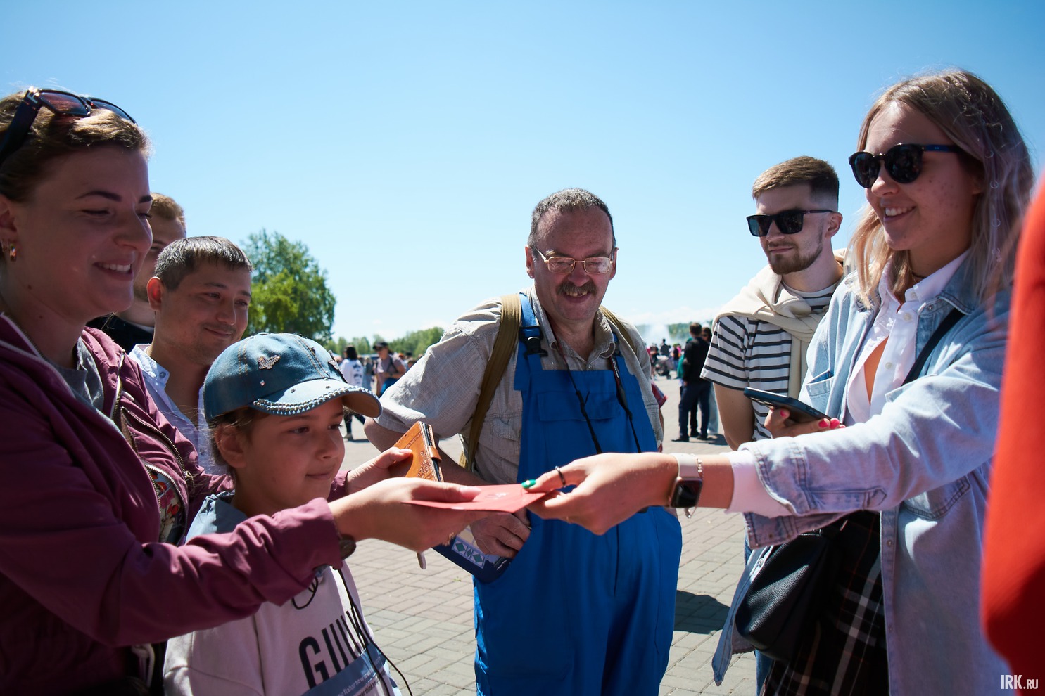 За каждое угаданное слово иркутяне получали подарок.