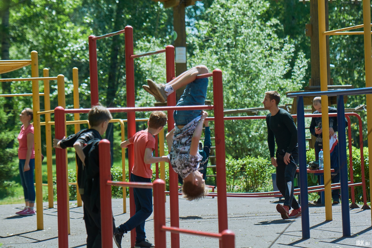 Целый день не пустовала спортивная площадка.