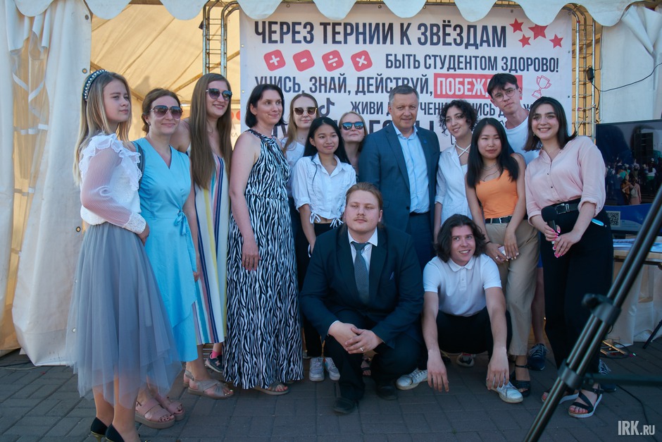Игорь Кобзев со студентами БГУ.