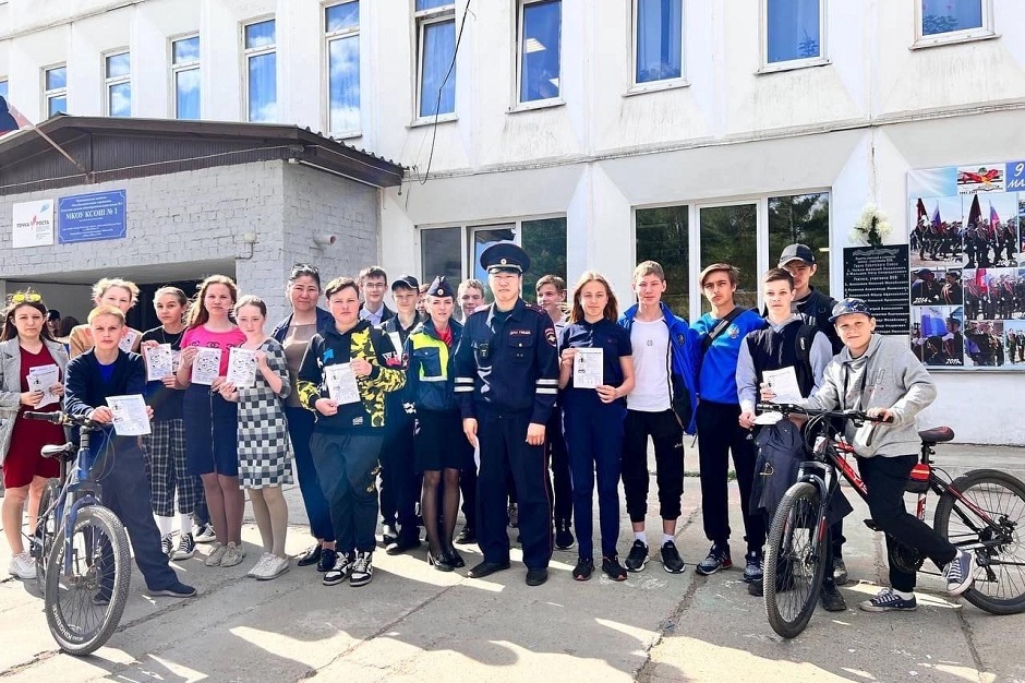 Встреча со школьниками в Качуге. Фото Госавтоинспекции Иркутской области