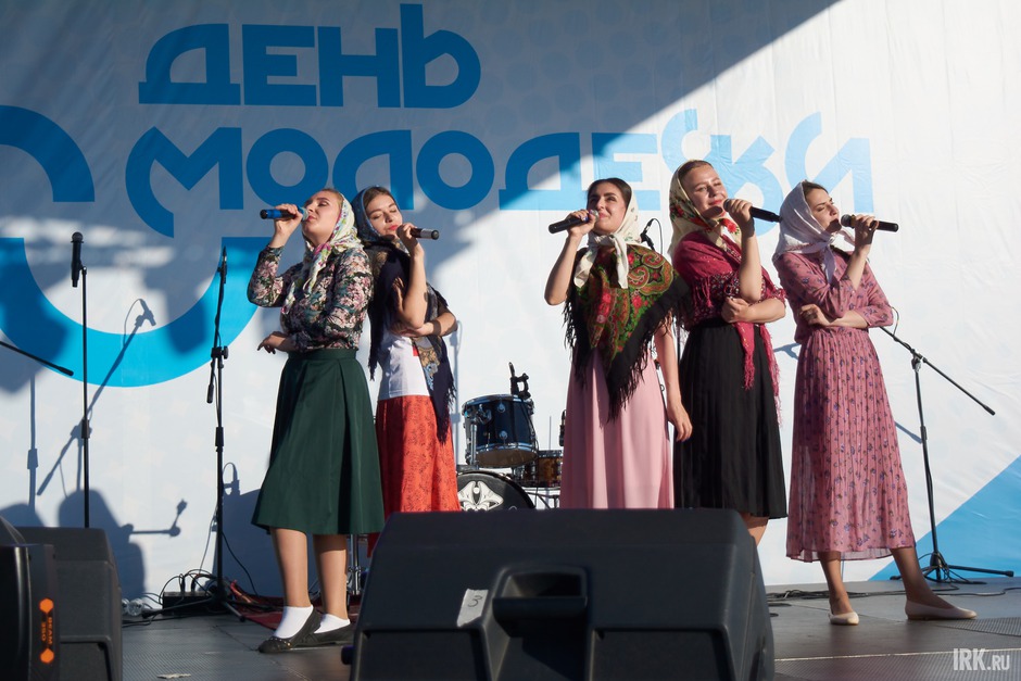 Ансамбль представил своё видение песни «Гагарин» группы «Ундервуд».