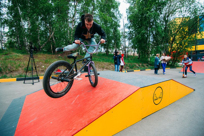 Велосипедист в скейт-парке. Фото из архива IRK.ru