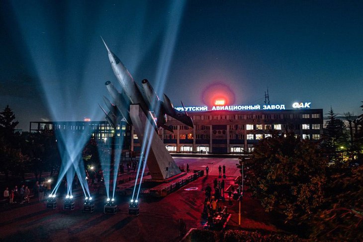 Акция «Лучи Победы» в Иркутске. Фото пресс-службы Иркутского авиазавода