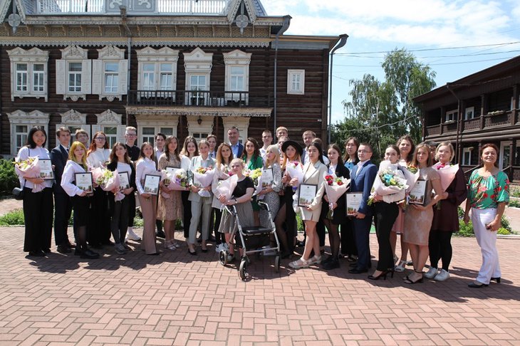 Студентам вручили стипендию мэра. Фото пресс-службы администрации Иркутска