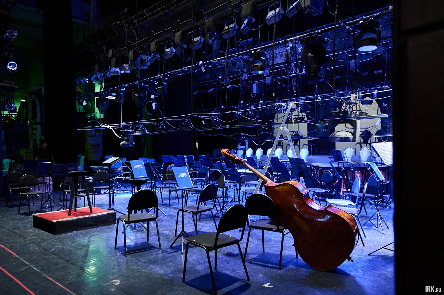 К полудню сцена была практические готова к концерту.