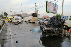 Авария на улице Сурнова. Фото пресс-службы ГУ МВД России по Иркутской области
