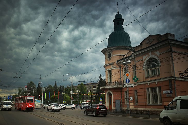 Тучи над городом. Фото из архива IRK.ru