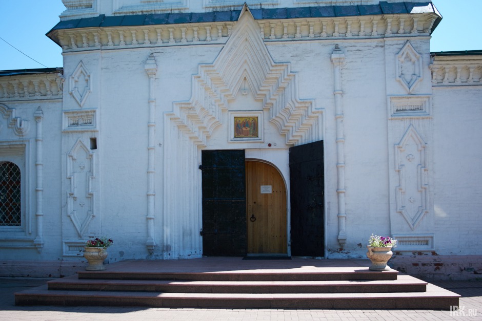 Сейчас открыт только один — главный — вход, остальные являются эвакуационными