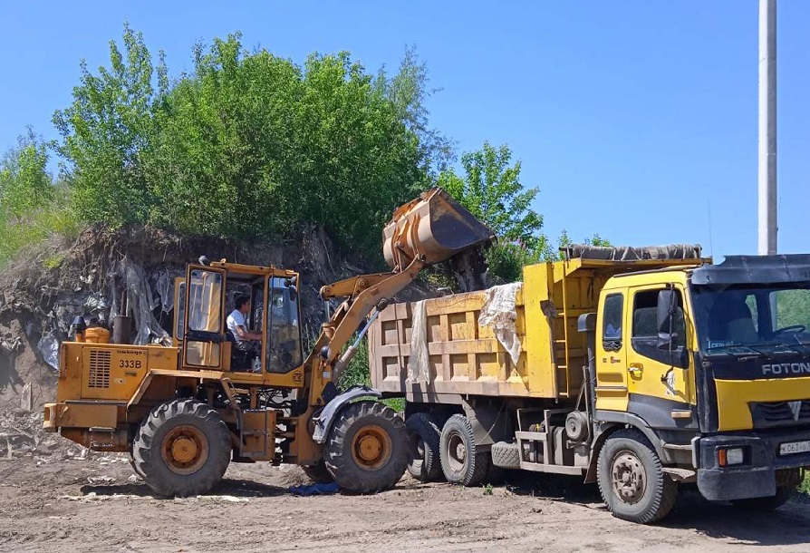 В Октябрьский округ порой свозят мусор из Иркутского района