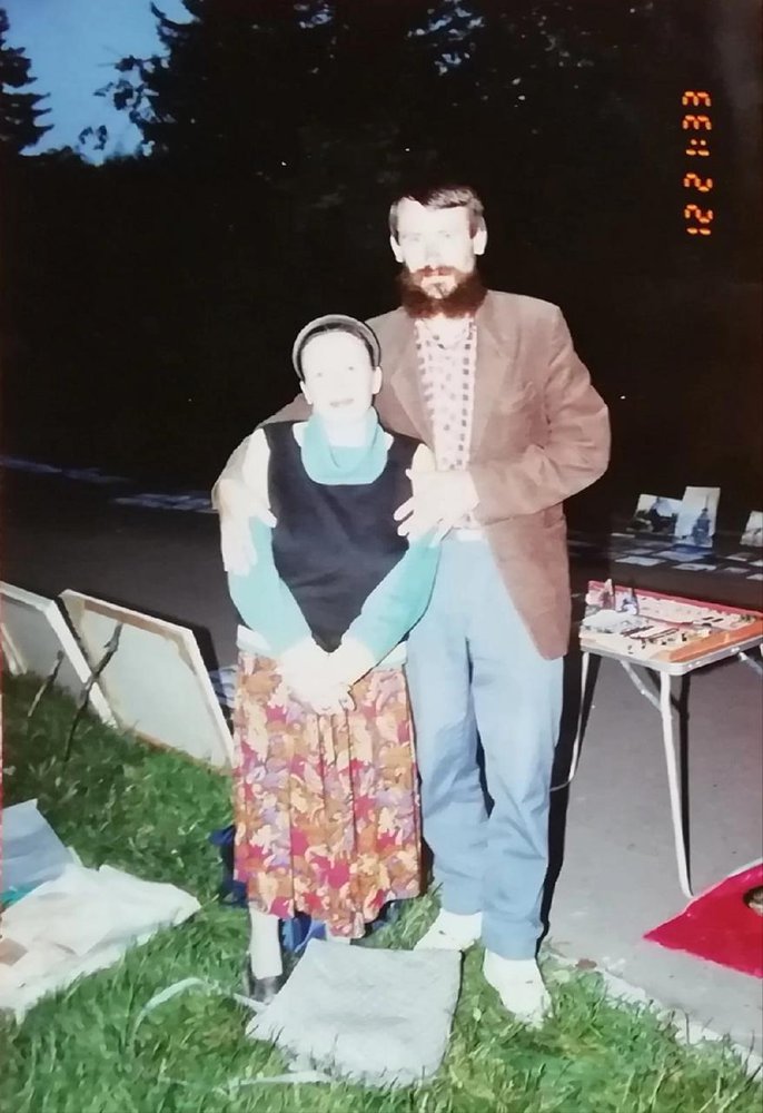 1991 год бульвар Гагарина , Ольга с мужем продают свои работы