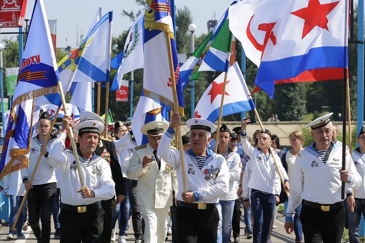 Шествие в честь Дня ВМФ. Фото пресс-службы администрации Иркутска