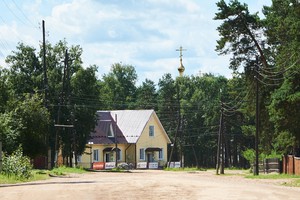 Внешне Усть-Уда похожа на тысячи других посёлков в России. Но именно здесь можно найти следы истории Валентина Распутина.
