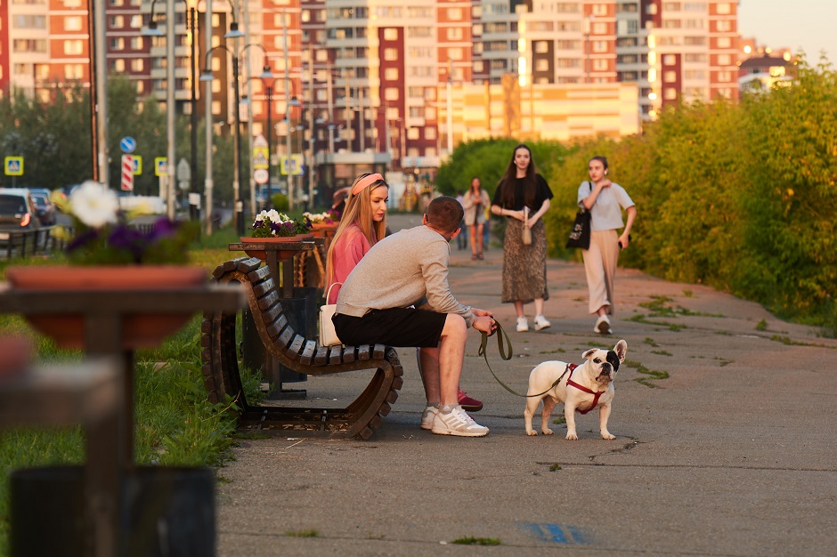 Жители ближайших новостроек каждый вечер гуляют по набережной