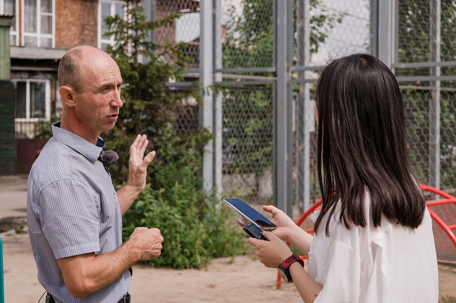 Самым ценным на территории была елочка - ее пересадили в другое место