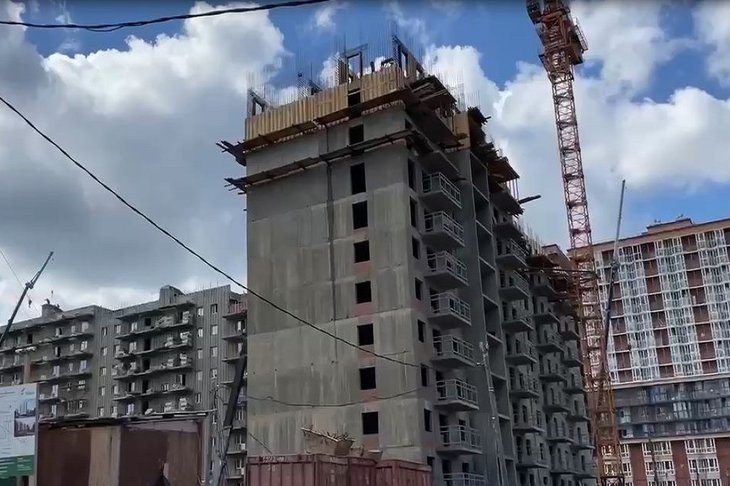 Новые дома в Ново-Ленино. Скриншот видео из телеграм-канала мэра города Руслана Болотова