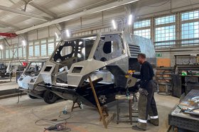 Сборка вездехода. Фото из телеграм-канала правительства Иркутской области