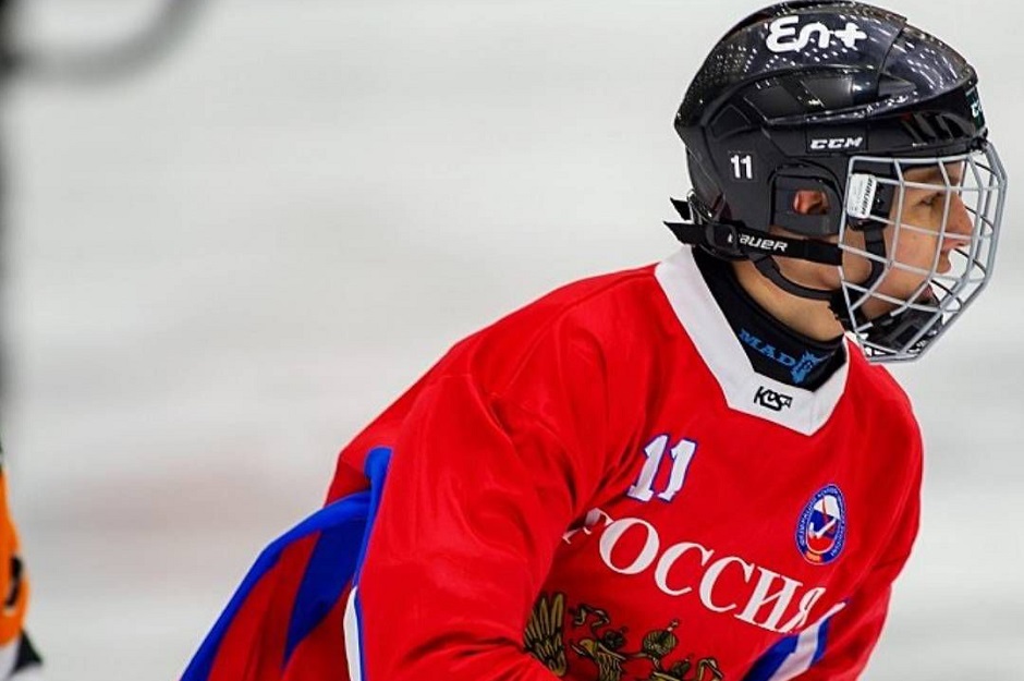 Весной иркутский хоккеист готовился к первенству мира в составе сборной. Но выступить на турнире не удалось из-за международного бойкота