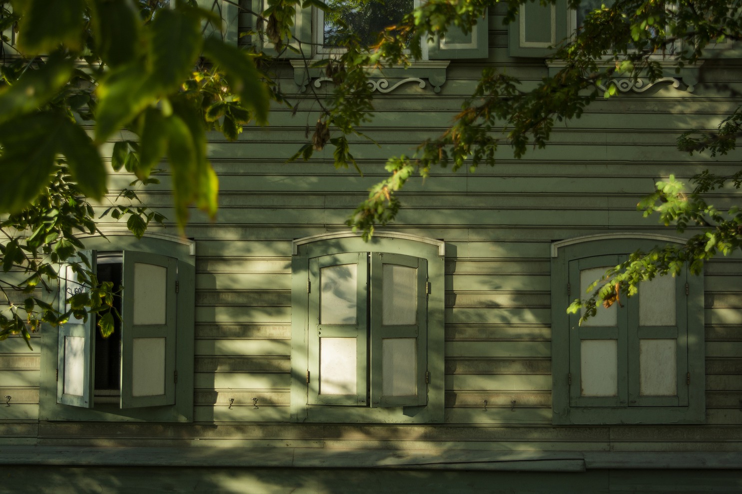 Часть помещений сдавали в наём. В советское время в постройках усадьбы жили люди и располагались торговые точки.