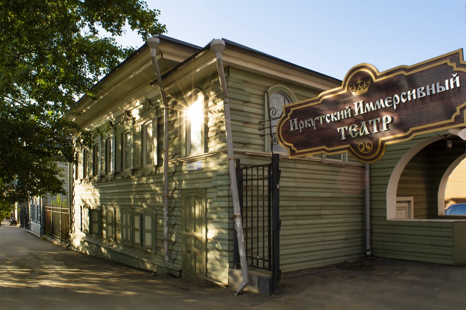 Дом построили во второй половине 19-го века. С 1909 года в нём жили хозяева, которые унаследовали усадьбу от мещанина Михаила Васильевича Суворова.