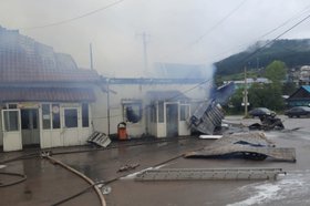 Пожар на оптово-розничной базе в Усть-Куте. Фото пресс-службы ГУ МЧС России по Иркутской области