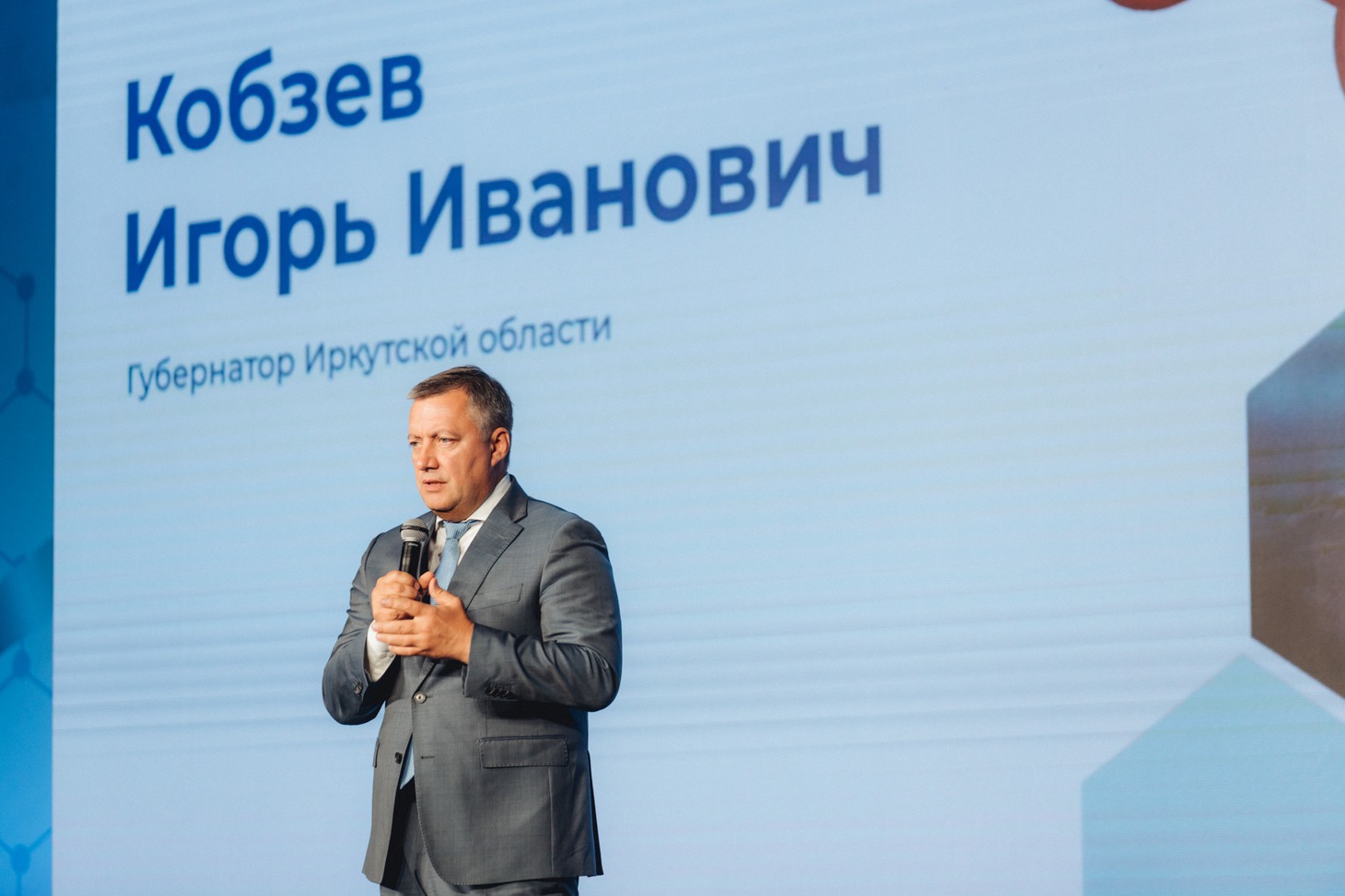 Участников поприветствовал губернатор Иркутской области Игорь Кобзев