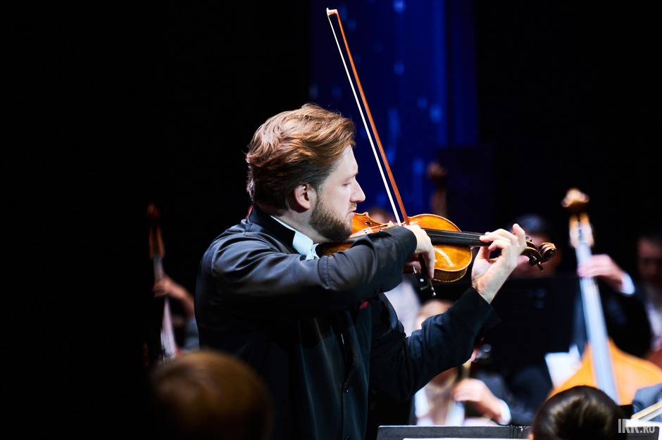 Солировал в этот вечер скрипач Павел Милюков