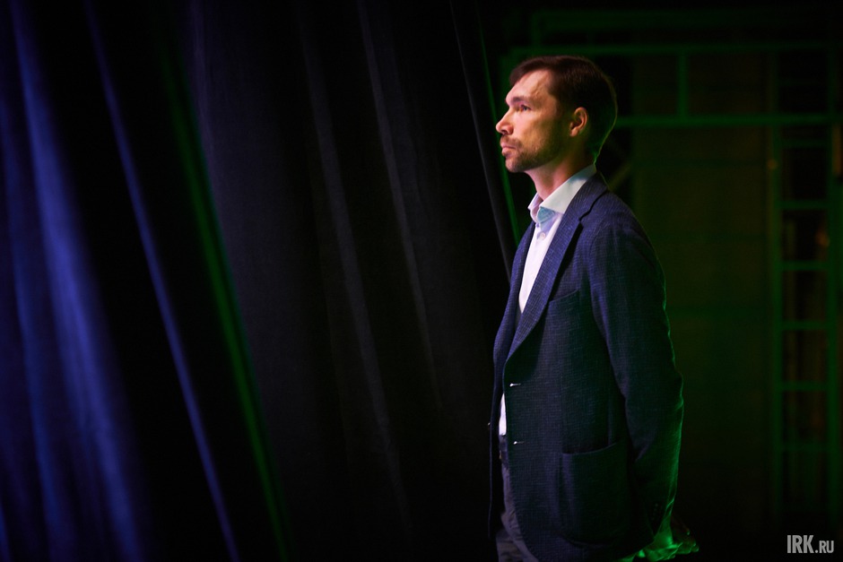 За работой коллег внимательно наблюдал из-за кулис дирижёр Иркутского музыкального театра имени Н.М. Загурского Михаил Тарасов.