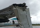 Поврежденное крыло самолета. Фото пресс-службы Восточного МСУТ СК России