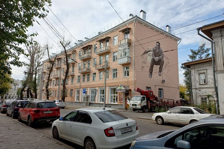 Граффити с Валентином Распутиным на Свердлова, 23. Фото пресс-службы правительства Иркутской области