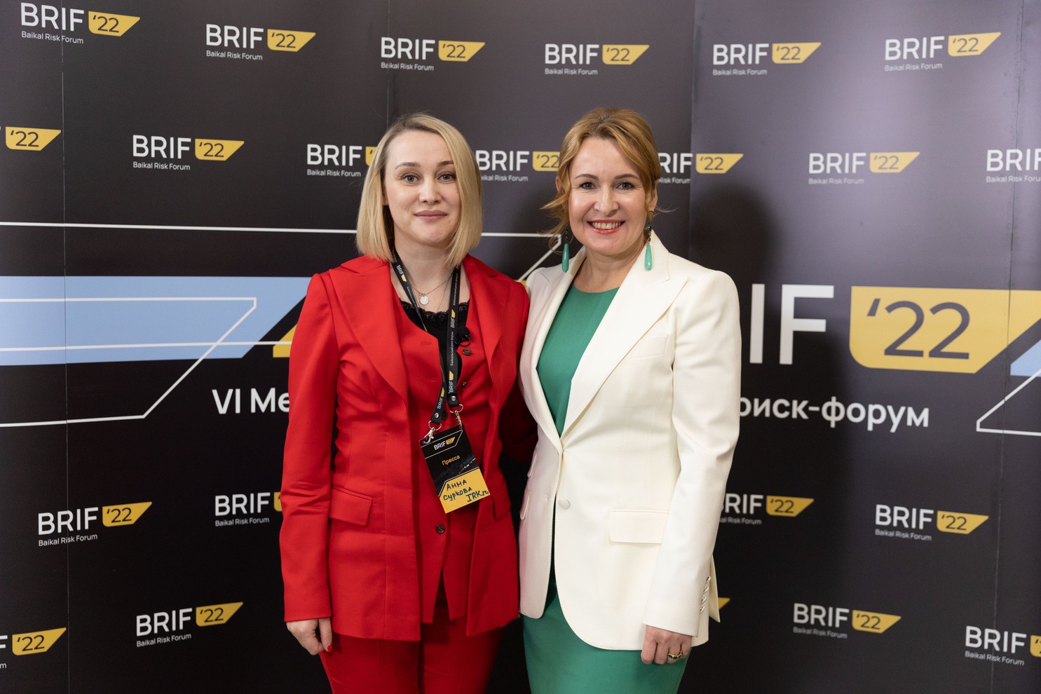 Анна Суркова, генеральный директор IRK.ru и Юлия Кальвина, управляющий Иркутским отделением Сбербанка