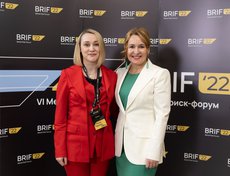 Анна Суркова, генеральный директор IRK.ru и Юлия Кальвина, управляющий Иркутским отделением Сбербанка