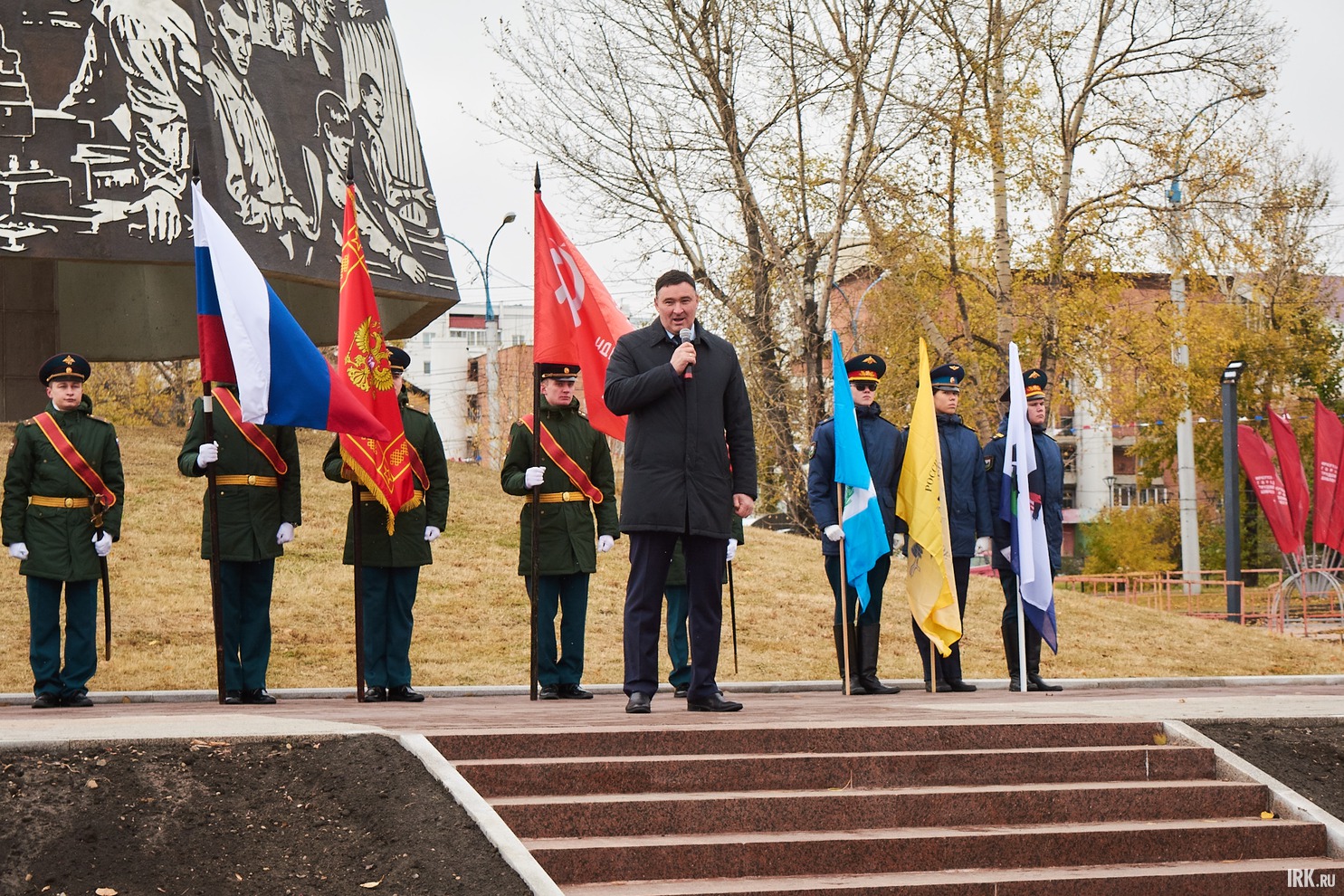 Руслан Болотов, мэр Иркутска: « Вы видели сегодня слезы на глазах ветеранов. Стела „Город трудовой доблести“ — это дань глубочайшего уважения прошлому и посыл в будущее».