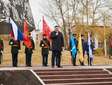 Руслан Болотов, мэр Иркутска: « Вы видели сегодня слезы на глазах ветеранов. Стела „Город трудовой доблести“ — это дань глубочайшего уважения прошлому и посыл в будущее».