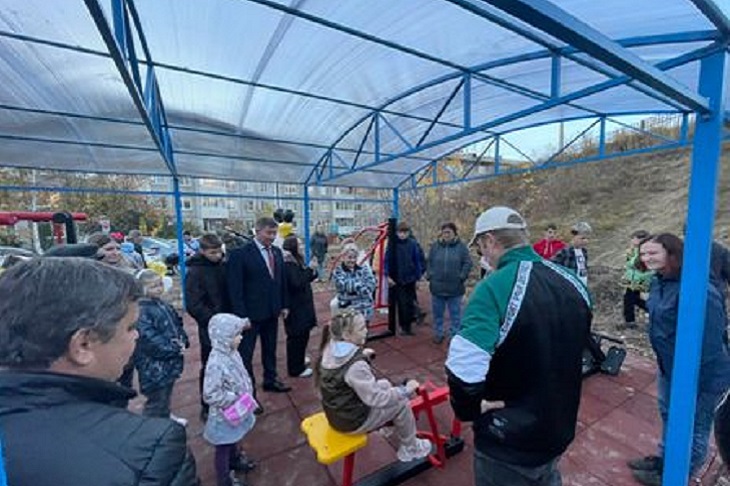 В микрорайоне Топкинский и предместье Радищева открыли спортивные ...