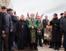 В мероприятии приняли участие более двухсот иркутян: представители органов власти, общественности, религиозных организаций, ветераны, почётные граждане города и области.