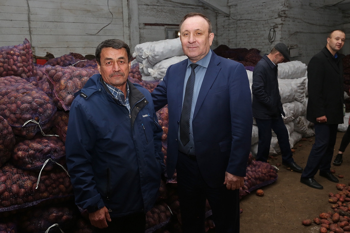 Исполнительный директор ЗАО «Иркутские семена» Леонид Ширяев и Леонид Фролов.