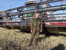 Александр Смоленинов, комбайнер-механизатор ЗАО «Иркутские семена».