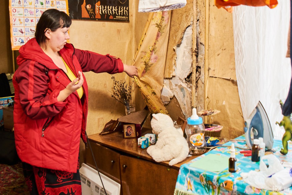 Наталья показала, как выглядит стена в одной из комнат