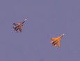 По неофициальной информации, во время летных испытаний один военный самолет СУ-30 СМ благополучно вернулся на базу, второй продолжал кружить над городом. Фото очевидца