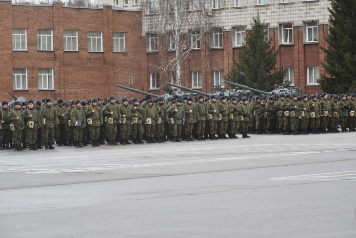 Митинг в Новосибирском высшем командном училище. Фото пресс-службы правительства Новосибирской области