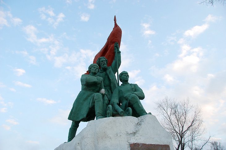 Памятник Борцам революции в 2010 году. Фото с сайта nature.baikal.ru