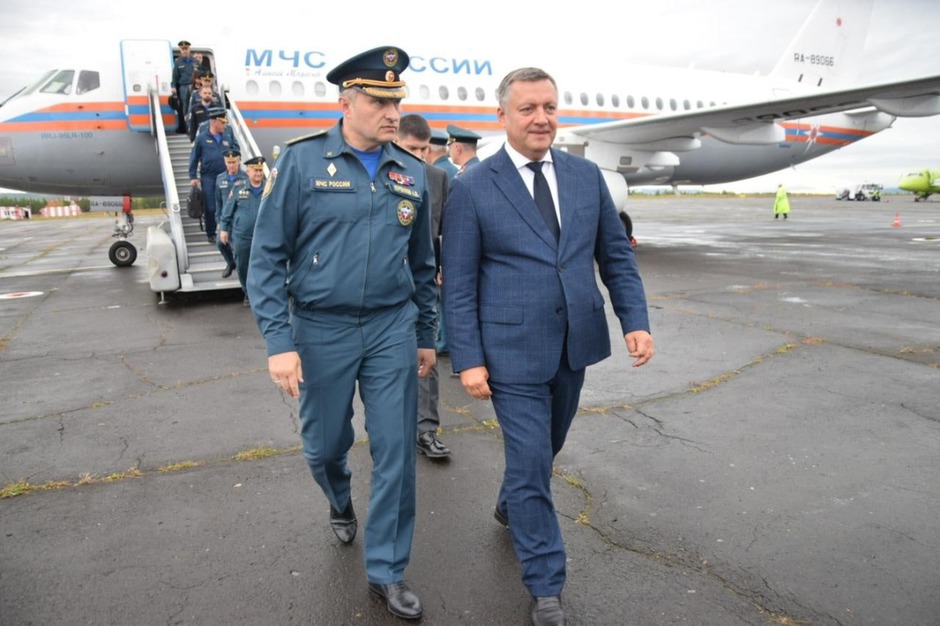 Глава МЧС Александр Куренков и Игорь Кобзев, Тулун
