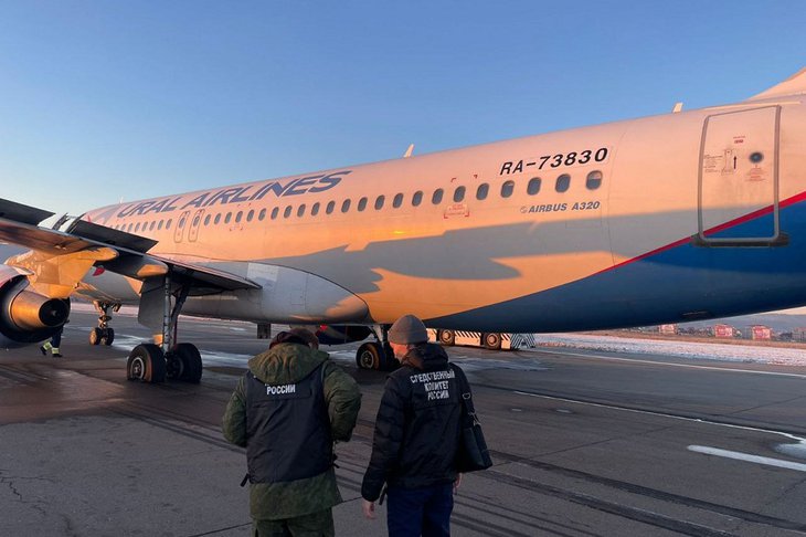 Самолет в аэропорту Иркутска. Фото пресс-службы Восточного межрегионального СУТ СК России