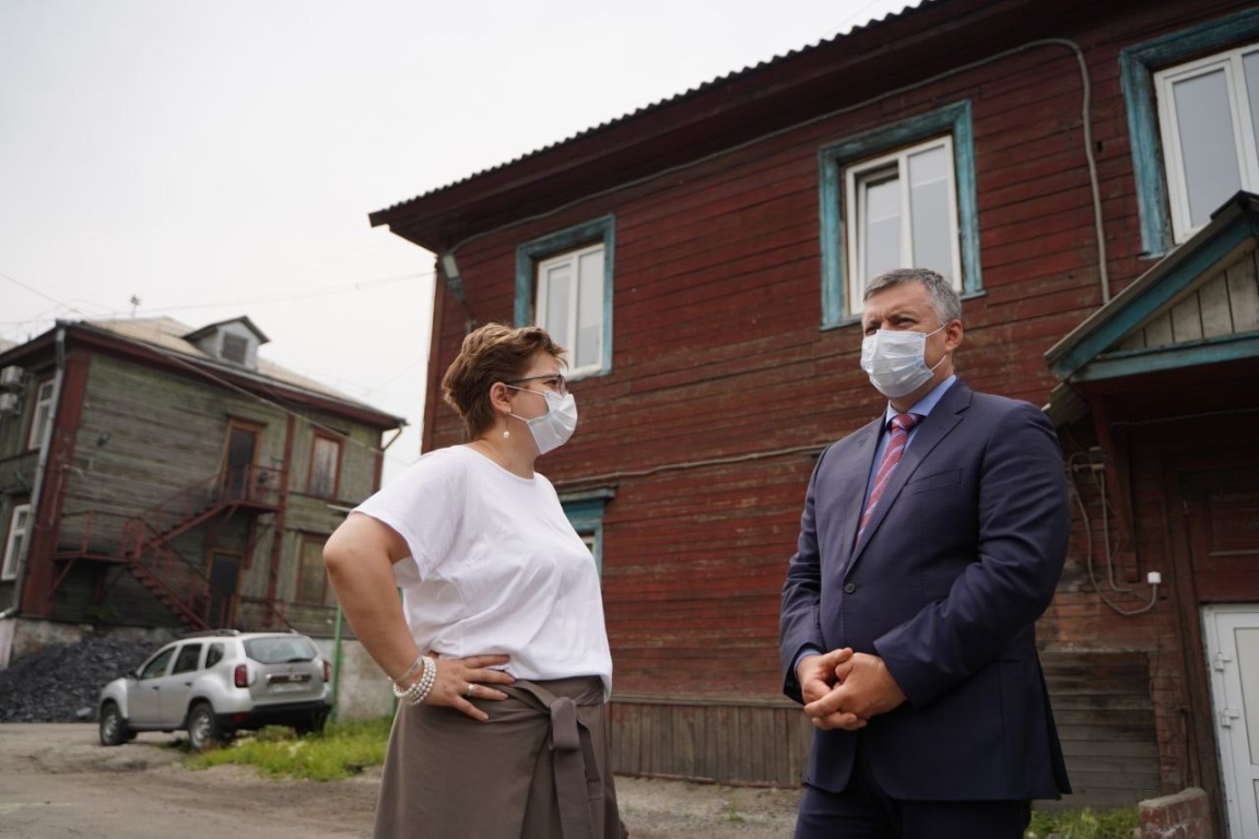 Общественный деятель Нюта Федермессер и Игорь Кобзев. Визит в детский хоспис Иркутска