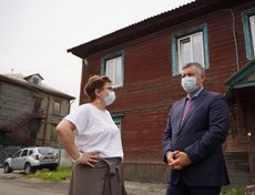 Общественный деятель Нюта Федермессер и Игорь Кобзев. Визит в детский хоспис Иркутска