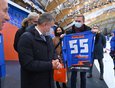 Хоккеисты «Байкал-Энергии» подарили губернатору именную форму